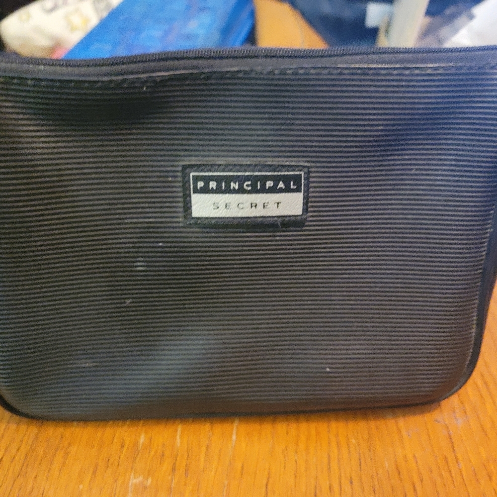 PRINCIPAL SECRET BLACK COSMETIC BAG- ROOMY